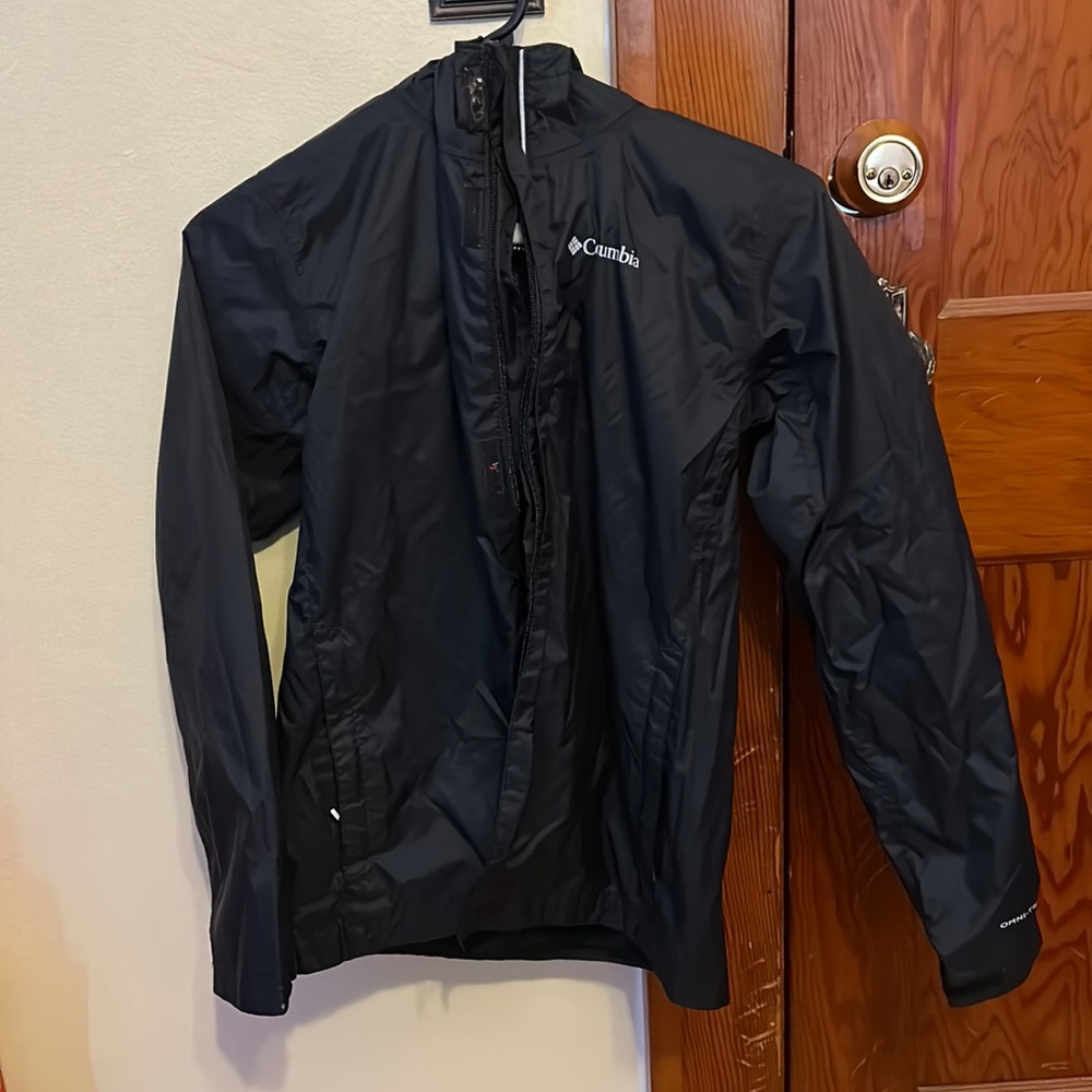 Columbia black windbreaker/raincoat